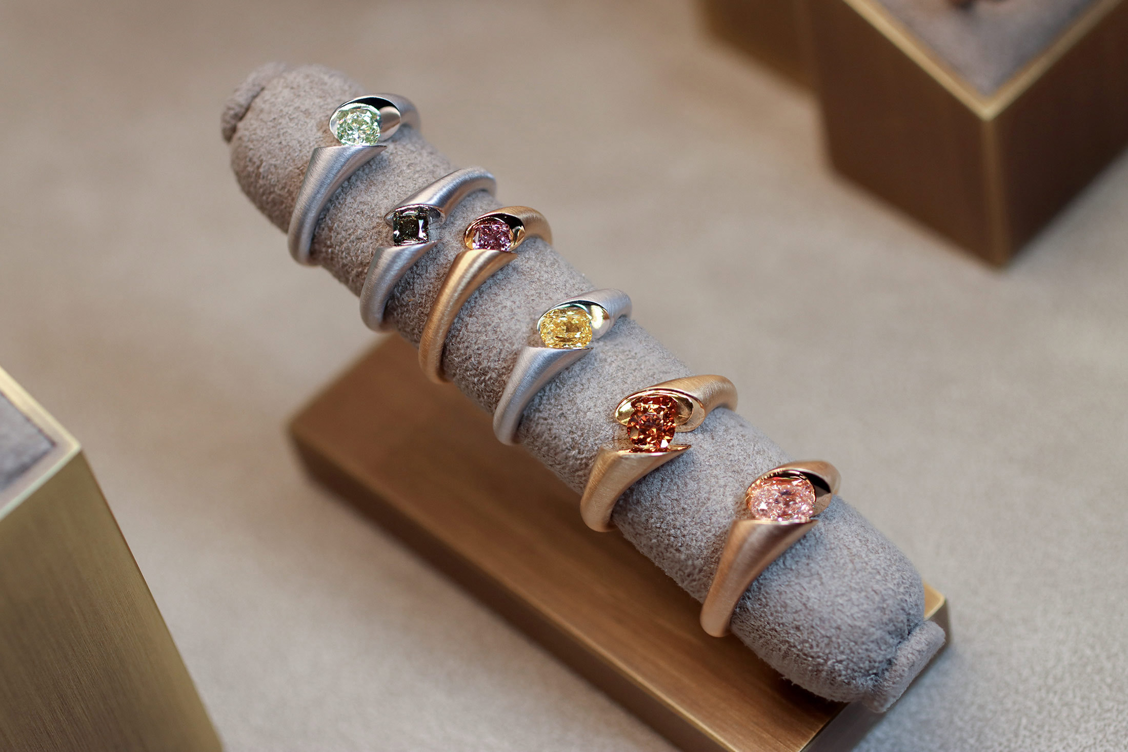Schaffrath Calla Candy Edition rings in 18k yellow, white and rose gold, set with fancy-coloured diamonds 