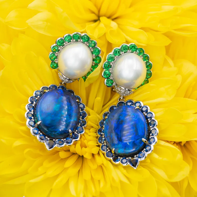 <p>Gorgeous black opal pearl drop earrings, featuring south sea pearls</p>
