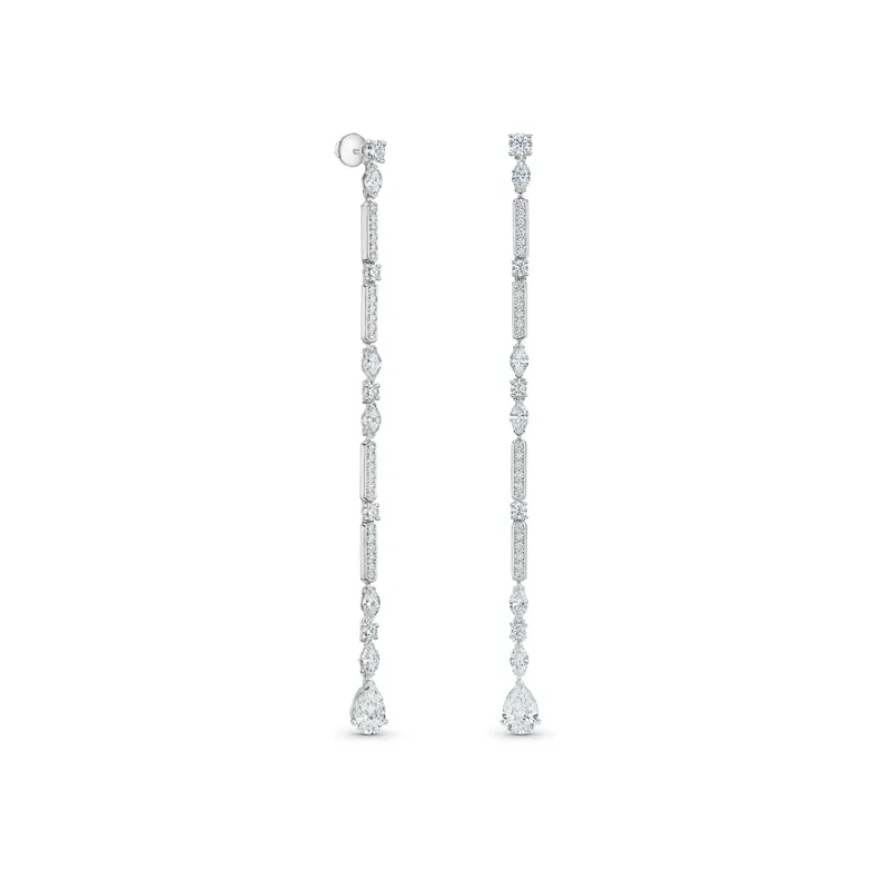 <p>The De Beers Snow Dance Long Diamond earrings with 5.14 carats of diamonds in 18k white gold worn by actress Michelle Monaghan to the 2025 Emmy Awards</p>
