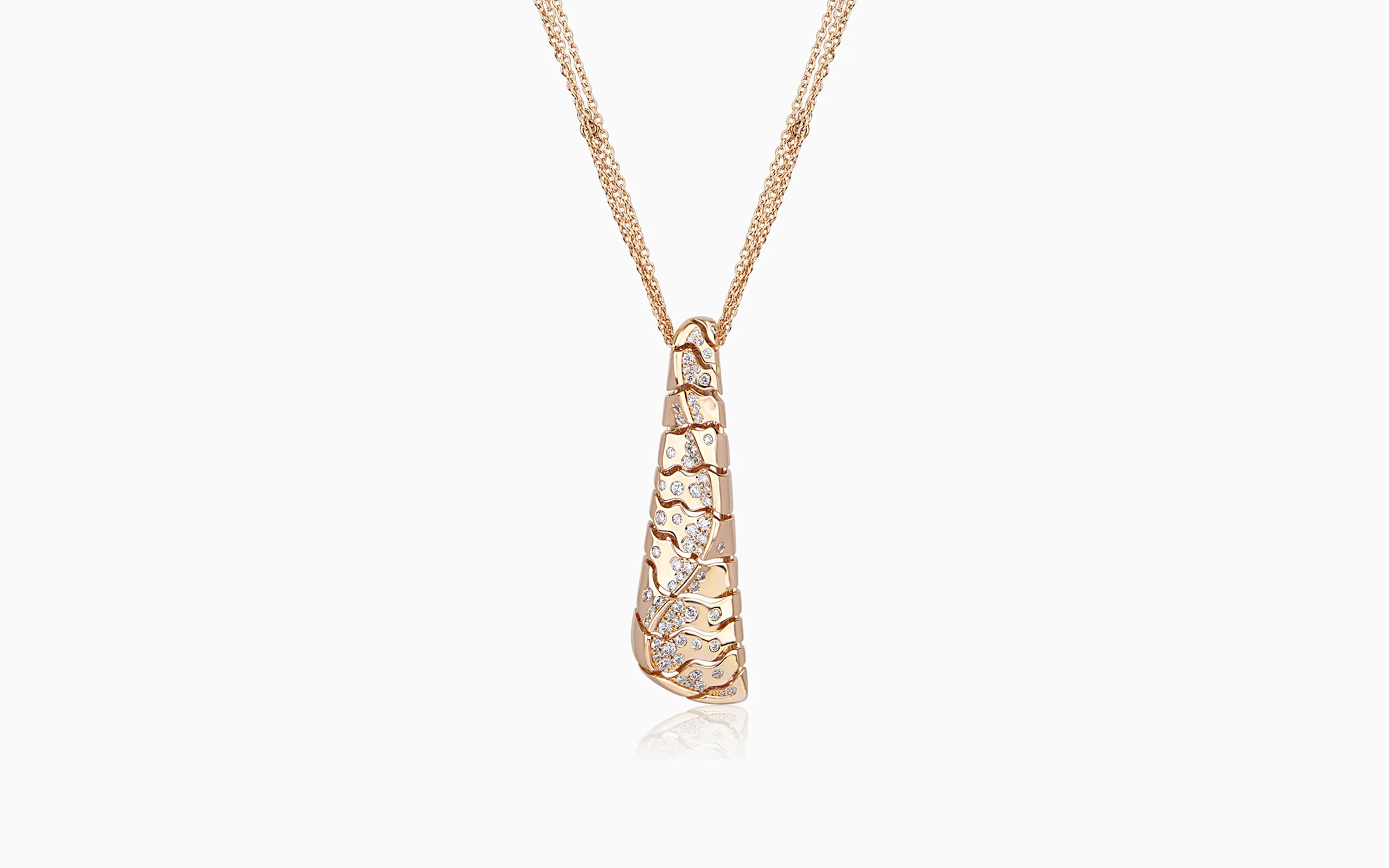 <p>BijouQ La Duna necklace with diamonds in 18k rose gold</p>
