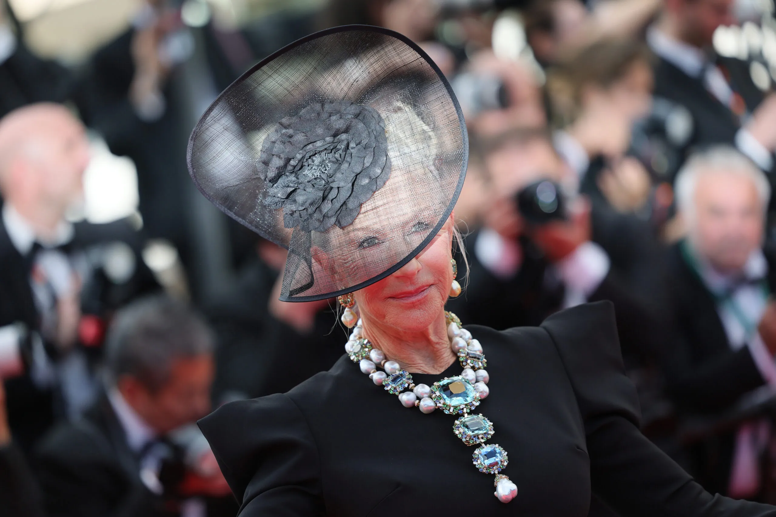 <p> Dame Helen Mirren wearing the Marina collier by Margot McKinney to the Cannes Film Festival 2025</p>
