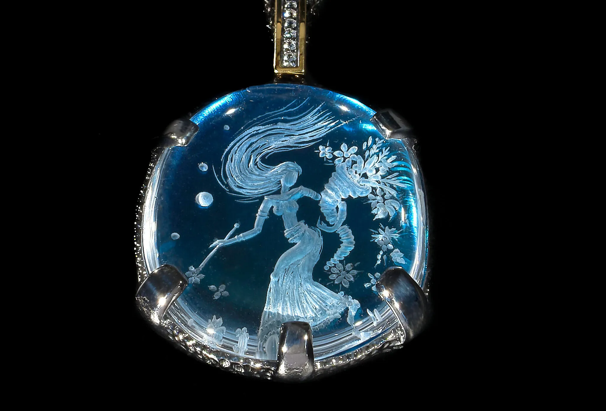 <p>A pendant demonstrating the Greek glyptic arts with rock crystal and sky blue topaz by Eros-Psyche </p>
