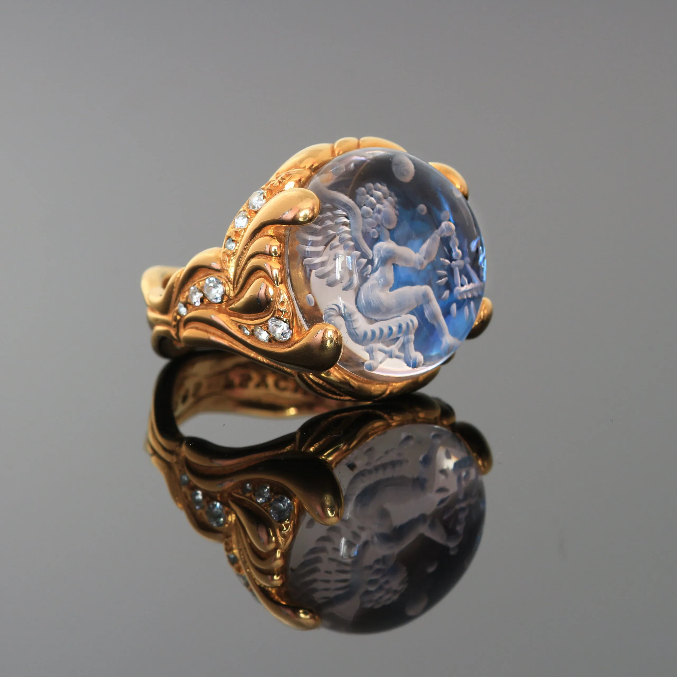 <p>Eros-Psyche Eros Universal glyptic ring with blue topaz and rock crystal in 18k yellow gold and titanium  </p>
