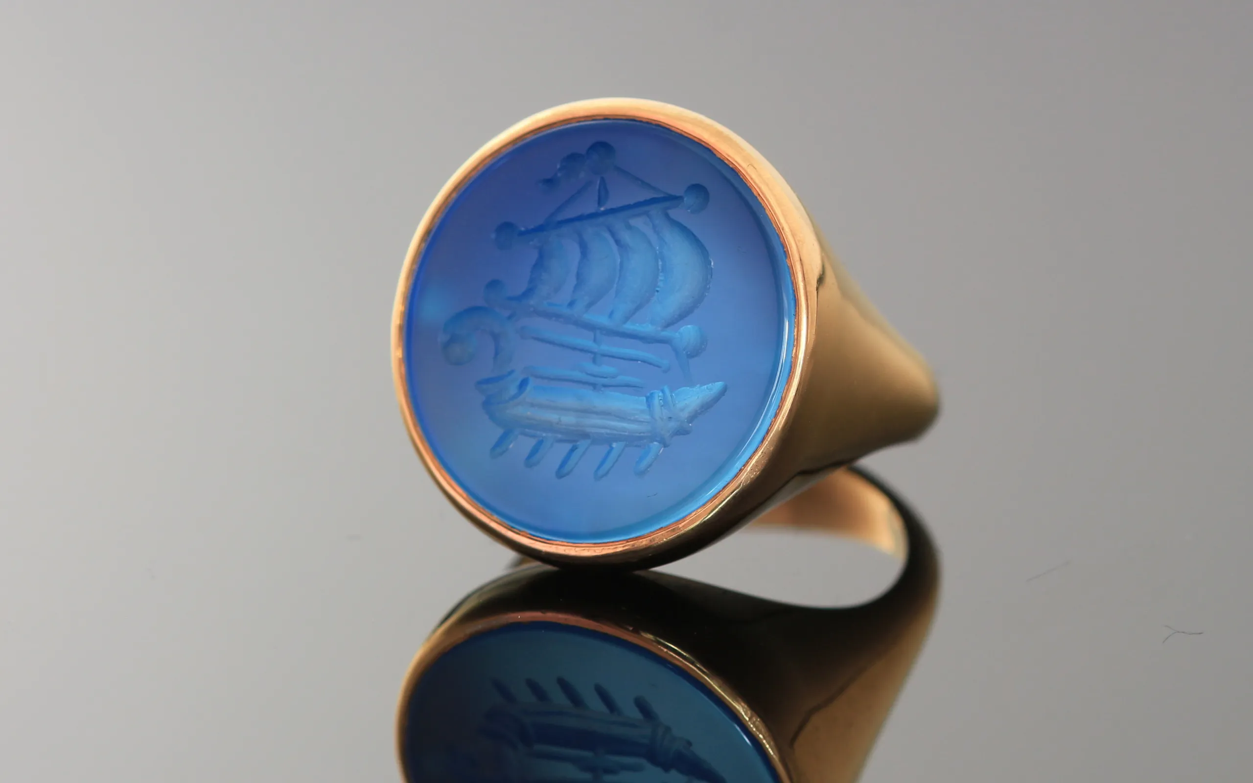<p>Eros-Psyche hand-engraved gemstone ring </p>
