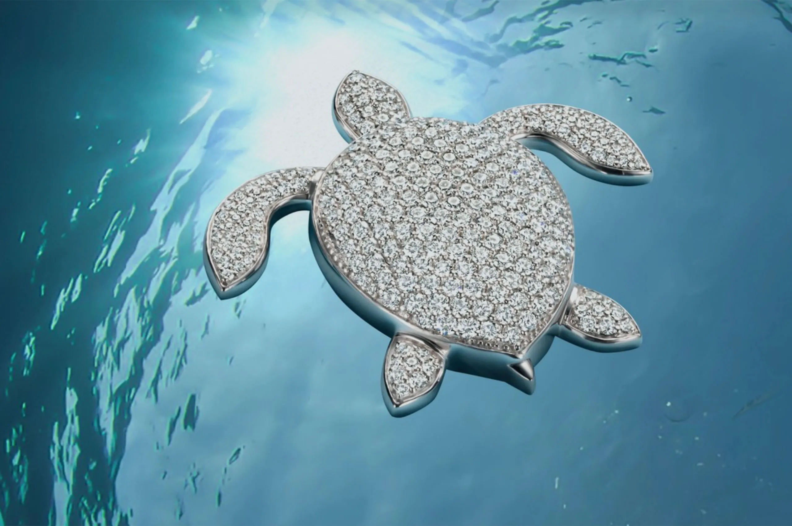 <p>Histoire d’Elle diamond-set turtle pendant the Les Oceans d&#8217;Elle collection</p>
