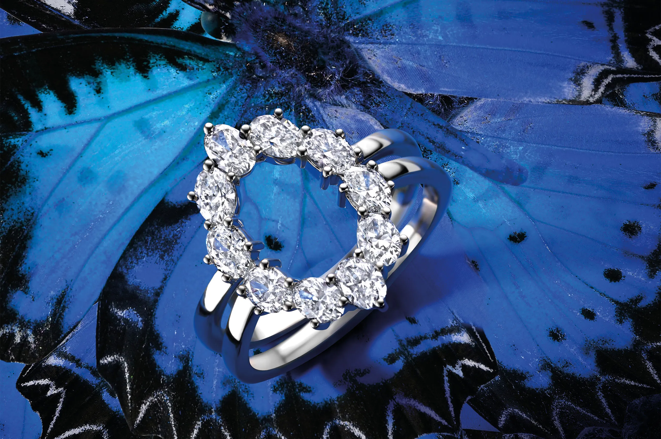 <p>Histoire d’Elle oval-shaped diamond ring from the Les Infinis d’Elle collection</p>
