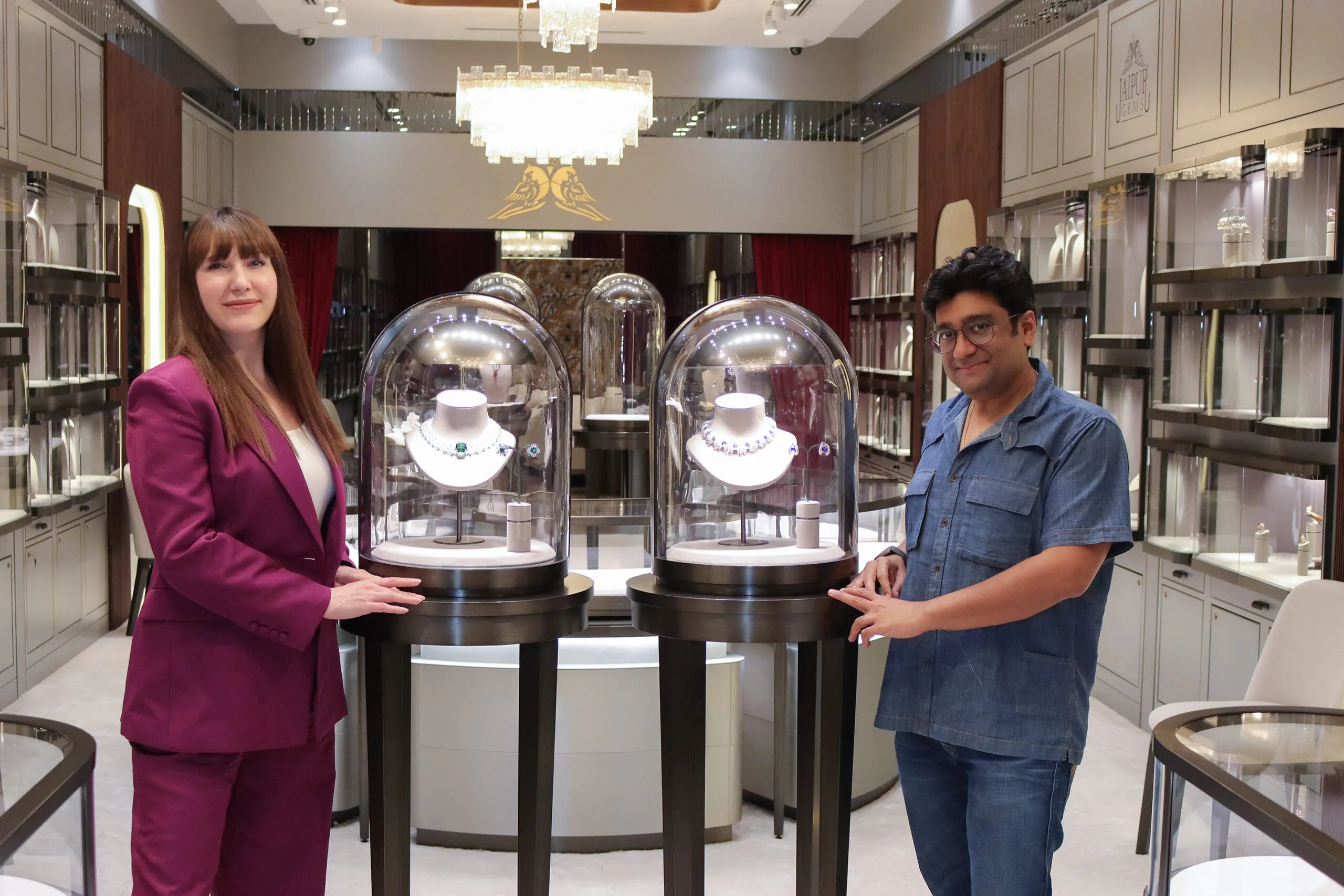 <p>Katerina Perez explores new Jaipur Gems creations with Siddhartha Sacheti in Abu Dhabi</p>
