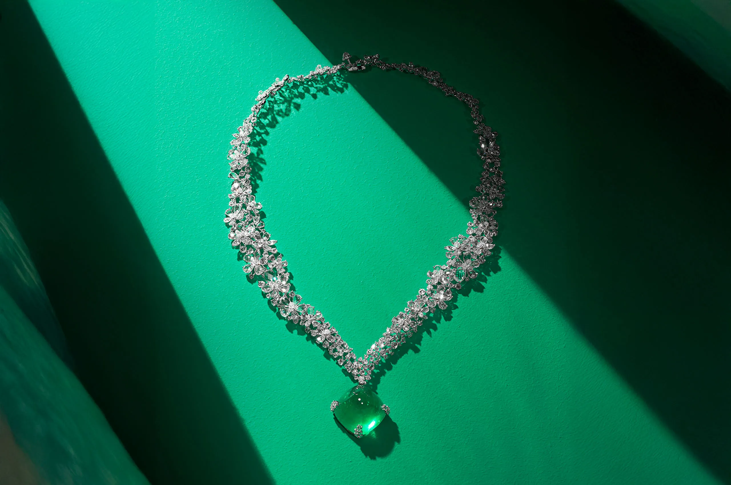 <p>Jaipur Gems Floral Garden necklace with rose-cut diamonds, diamond briolettes and an exceptional Colombian emerald weighing 58 carats, certified by Gübelin Gem Lab  </p>
