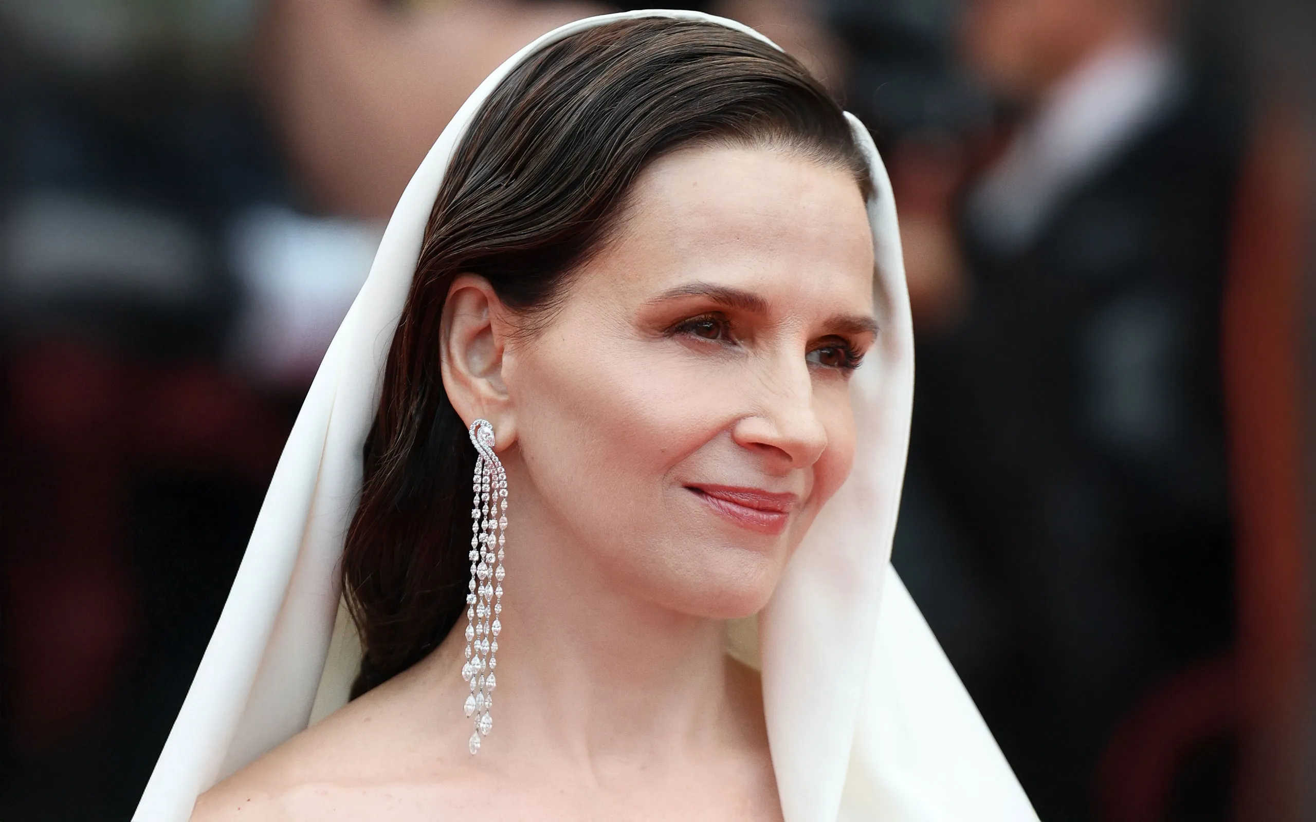 <p>French actress Juliette Binoche wears a pair of Chopard diamond earrings to the Opening Ceremony of the Cannes Film Festival 2025</p>
