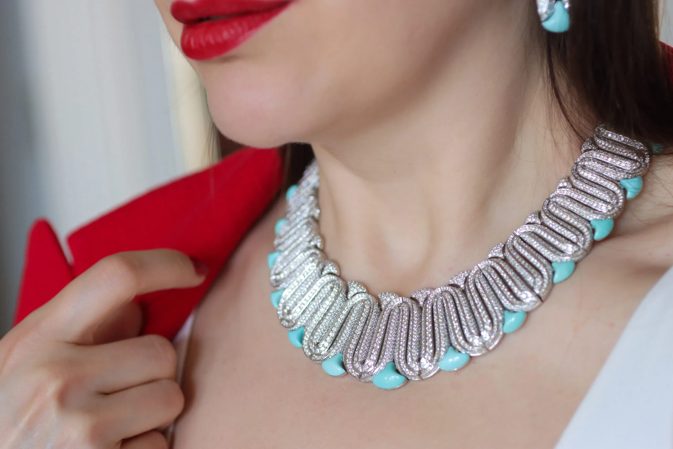 <p>Katerina Perez wears the Miseno Arco High Jewellery Necklace with 34.67 carats of diamonds and 26.20 carats of turquoise, set in white gold</p>
