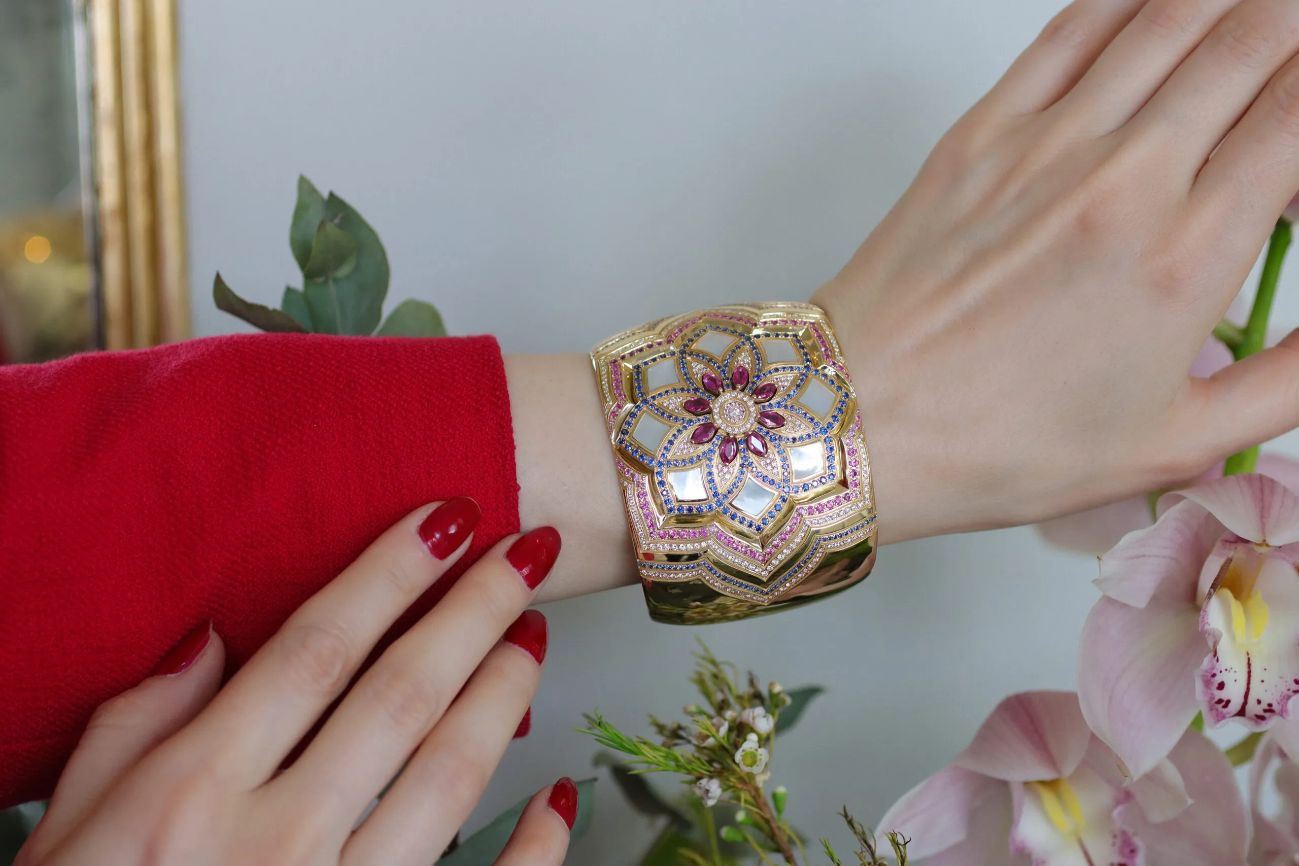 <p>Miseno Baia Sommersa cuff bangle with diamonds, blue sapphires and pink sapphires set in 18k yellow gold </p>
