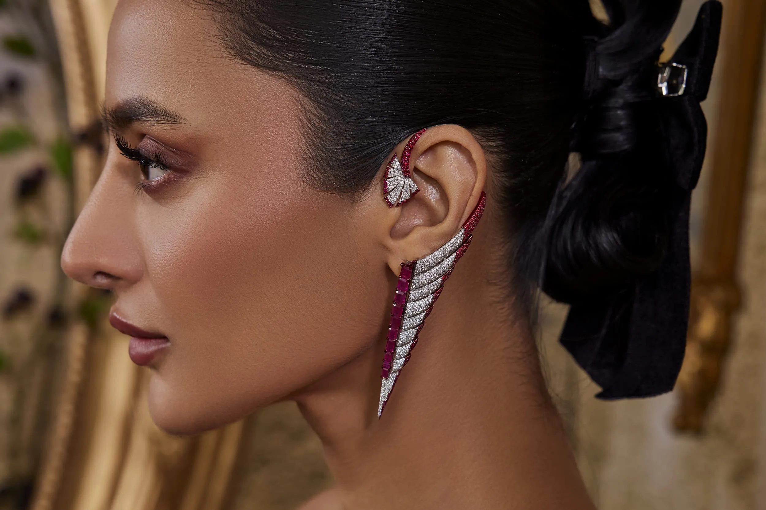 <p>The design retains the intricacy, meticulous workmanship and commanding gemstones that distinguish the finest Indian jewellery, reborn in a strikingly modern silhouette</p>
