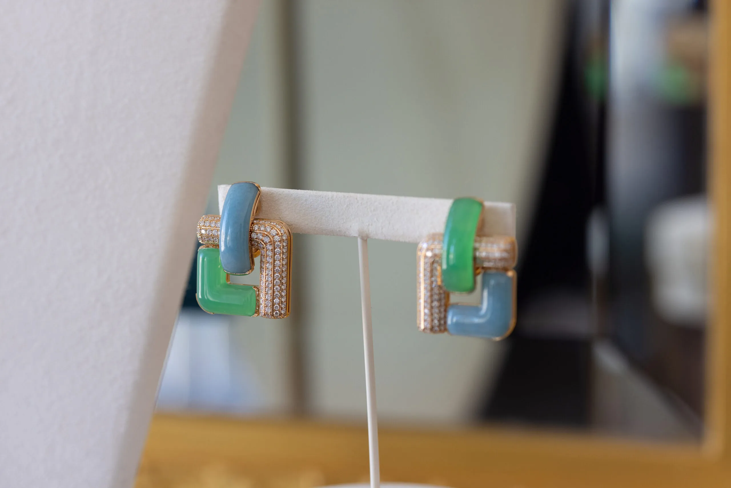 <p>The Curved Artistry earrings set with troilite, chrysoprase and diamonds in 18K rose gold</p>
