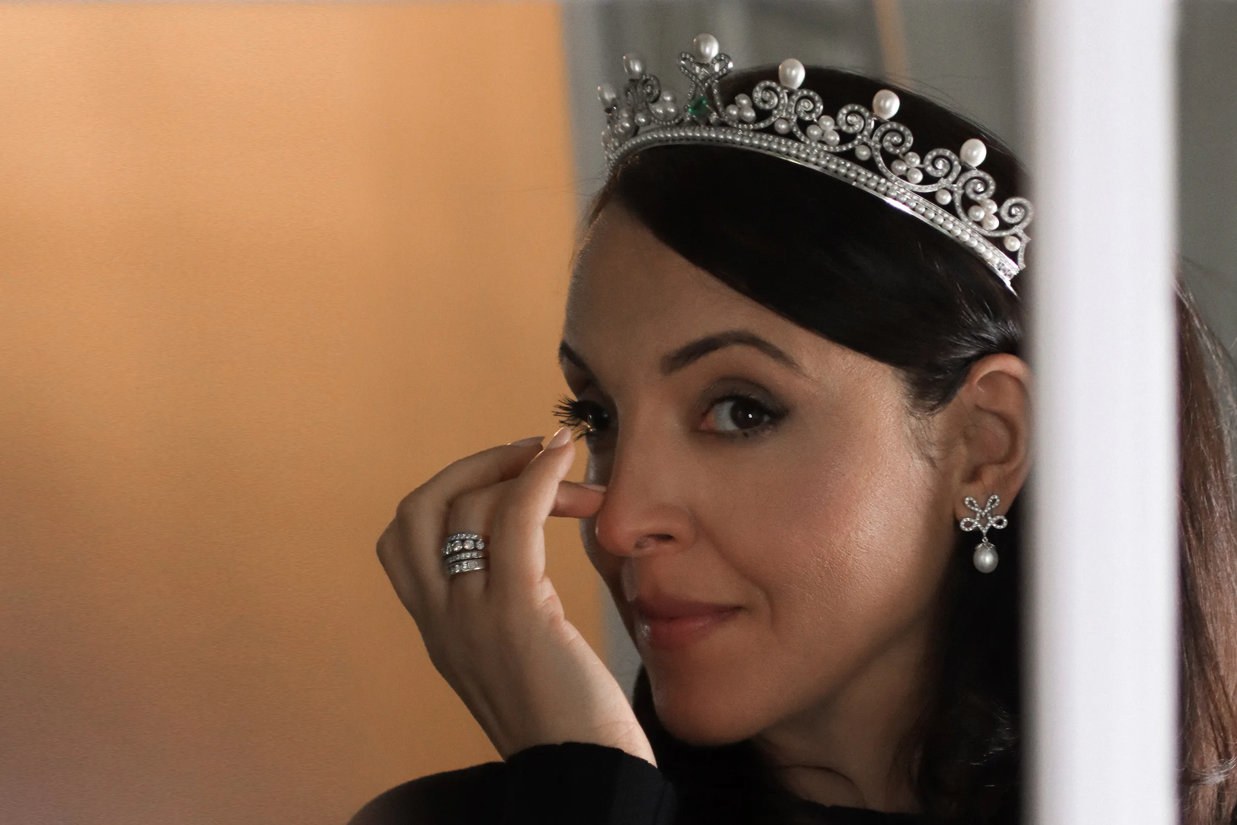 <p>Her Royal Highness Princess Yasmine Murat, Princess of Pontecorvo, wearing the tiara she personally commissioned for her wedding day, set with diamonds, pearls and an emerald in white gold </p>