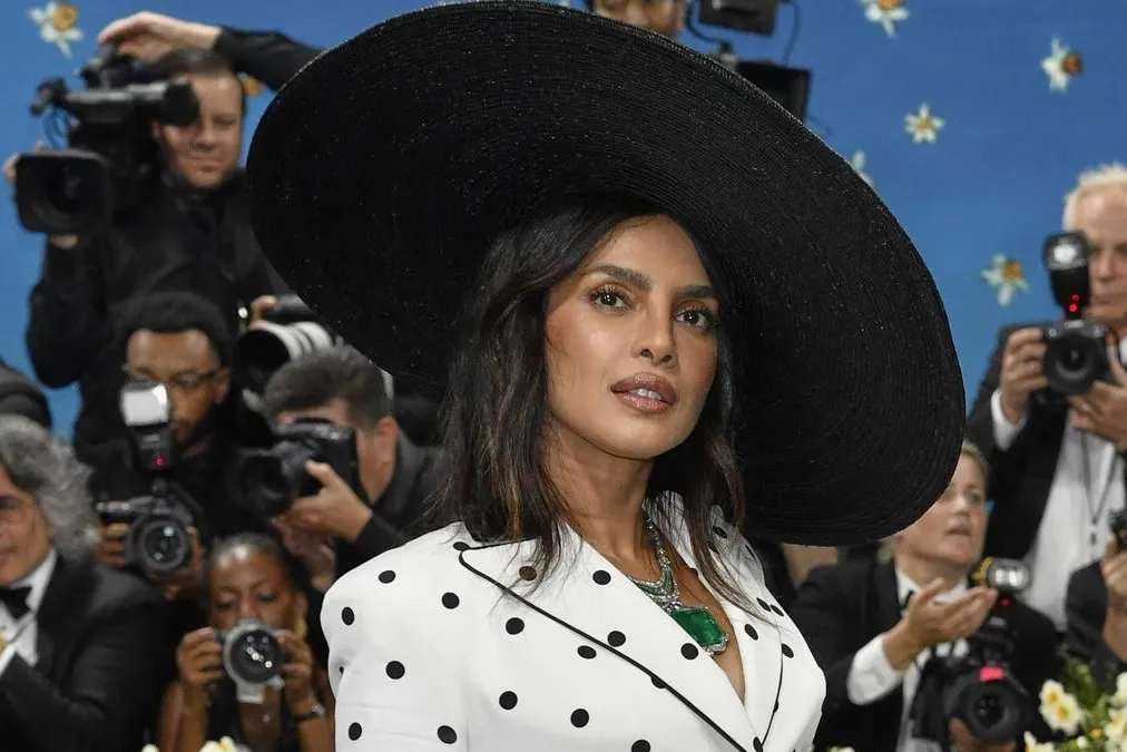 <p>Priyanka Chopra attends the Met Gala 2025 wearing the Bvlgari Magnus Emerald necklace with a 241.06-carat Colombian emerald from the Polychroma High Jewellery collection</p>