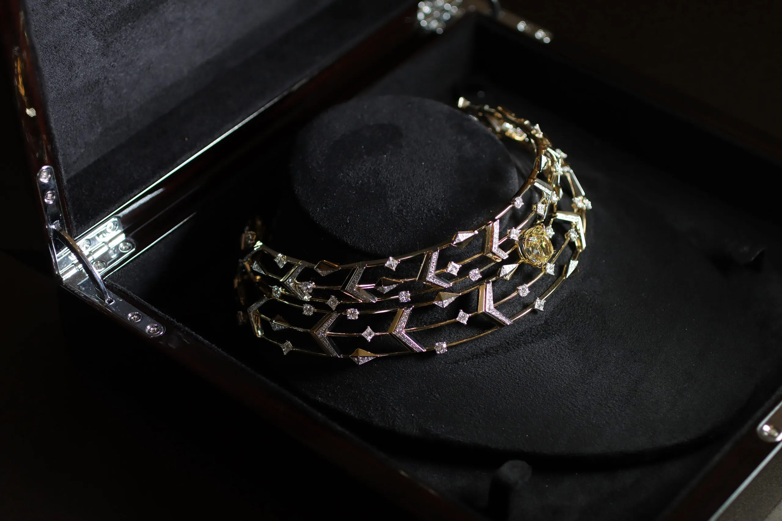 <p>Sahag Arslanian High Jewellery choker from the Celestial Radiance collection with a 10.26-carat cushion-cut fancy deep brownish yellow VS2 diamond, 5.04 carats of princess-cut white diamonds, 5.49 carats of round white diamonds, and 4.83 carats of round white melee, set in 18k white and yellow gold </p>
