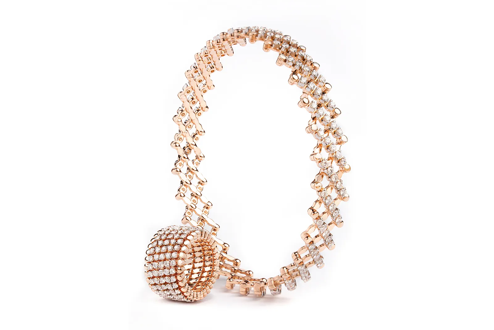 <p>This diamond and 18k rose gold ring from the Serafino Consoli Serafino collection transforms into a bracelet thanks to innovative Italian craftsmanship</p>