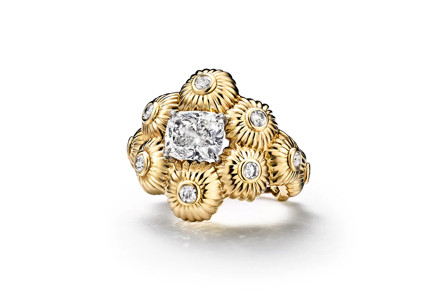 <p>Tiffany &#038; Co. Sea Turtle ring with a diamond of over 2 carats and further diamond accents set in 18k yellow gold and platinum, from the Sea of Wonder Blue Book 2025 High Jewellery collection </p>
