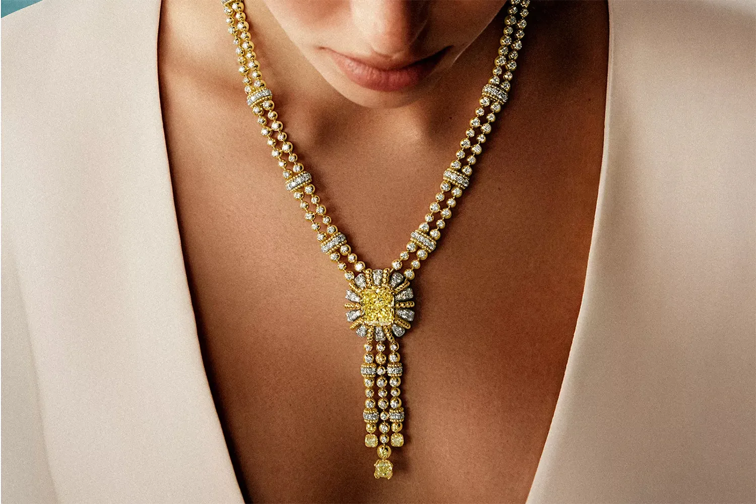 <p>Tiffany &#038; Co. Urchin necklace with a fancy intense yellow diamond of over 18 carats set in 18k yellow gold and platinum, surrounded by yellow and white diamonds, from the Sea of Wonder Blue Book 2025 High Jewellery collection </p>
