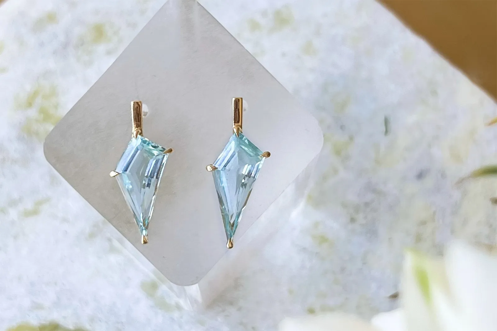 <p>Yi Collection Contour earrings with 4.2 carats of aquamarines set in 18k yellow gold </p>