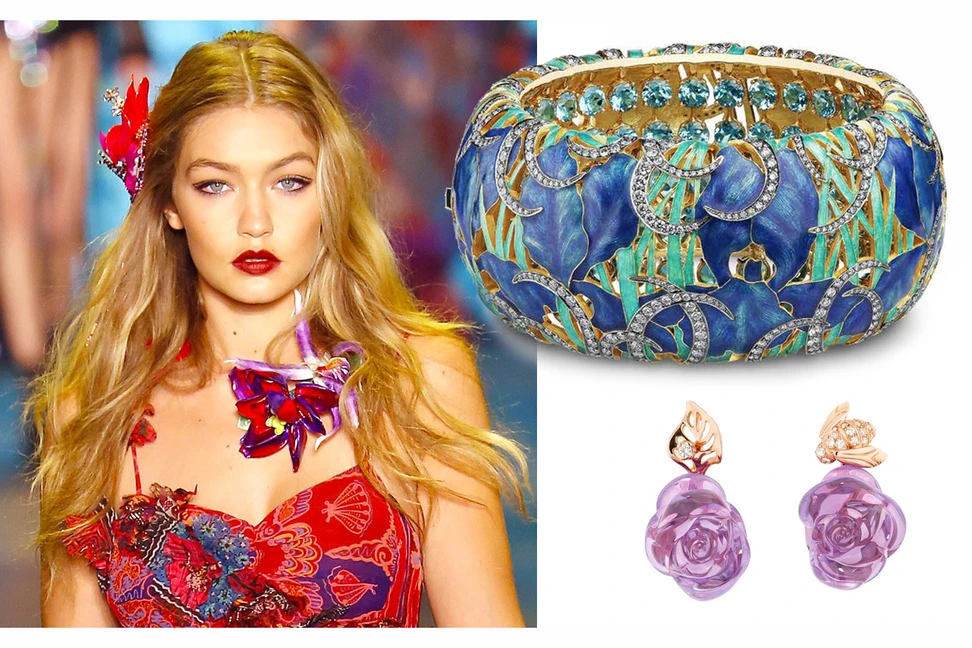 <p>Anna Sui catwalk, Ilgiz F. bracelet, Dior earrings</p>