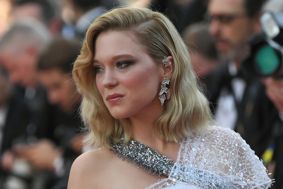 <p>Lea Seydoux in Boucheron ‘Lierre de Paris’ diamond ear cuffs</p>