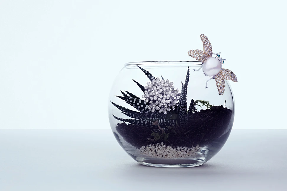 <p>Fly brooch by Buccellati in openwork white gold, “rigato” engraved, set with a pearl and 108 rose-cut diamonds; Van Cleef&amp;Arpels Socrate Bouquet ring with 132 round diamonds totalling 2.72 carats set in white gold</p>
