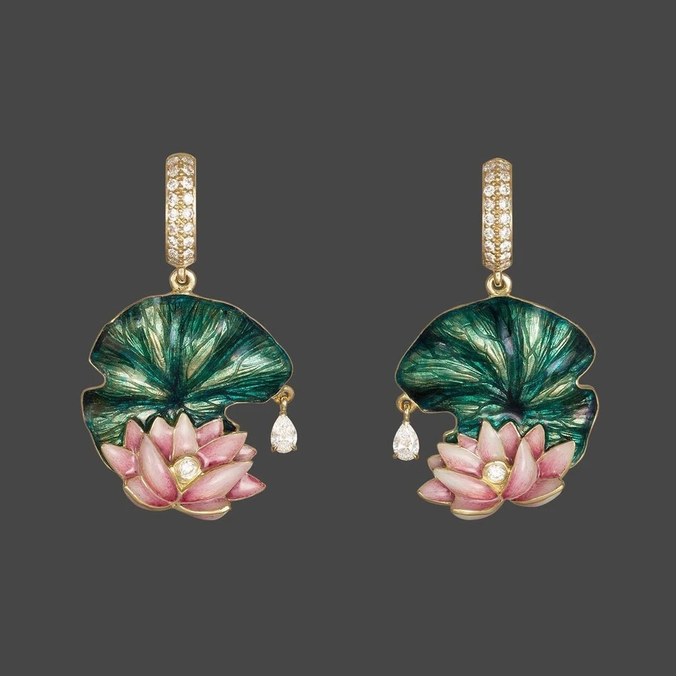 <p>Ilgiz F. Claude Monet-inspired waterlilies earrings crafted using hot enamel techniques in yellow gold</p>
