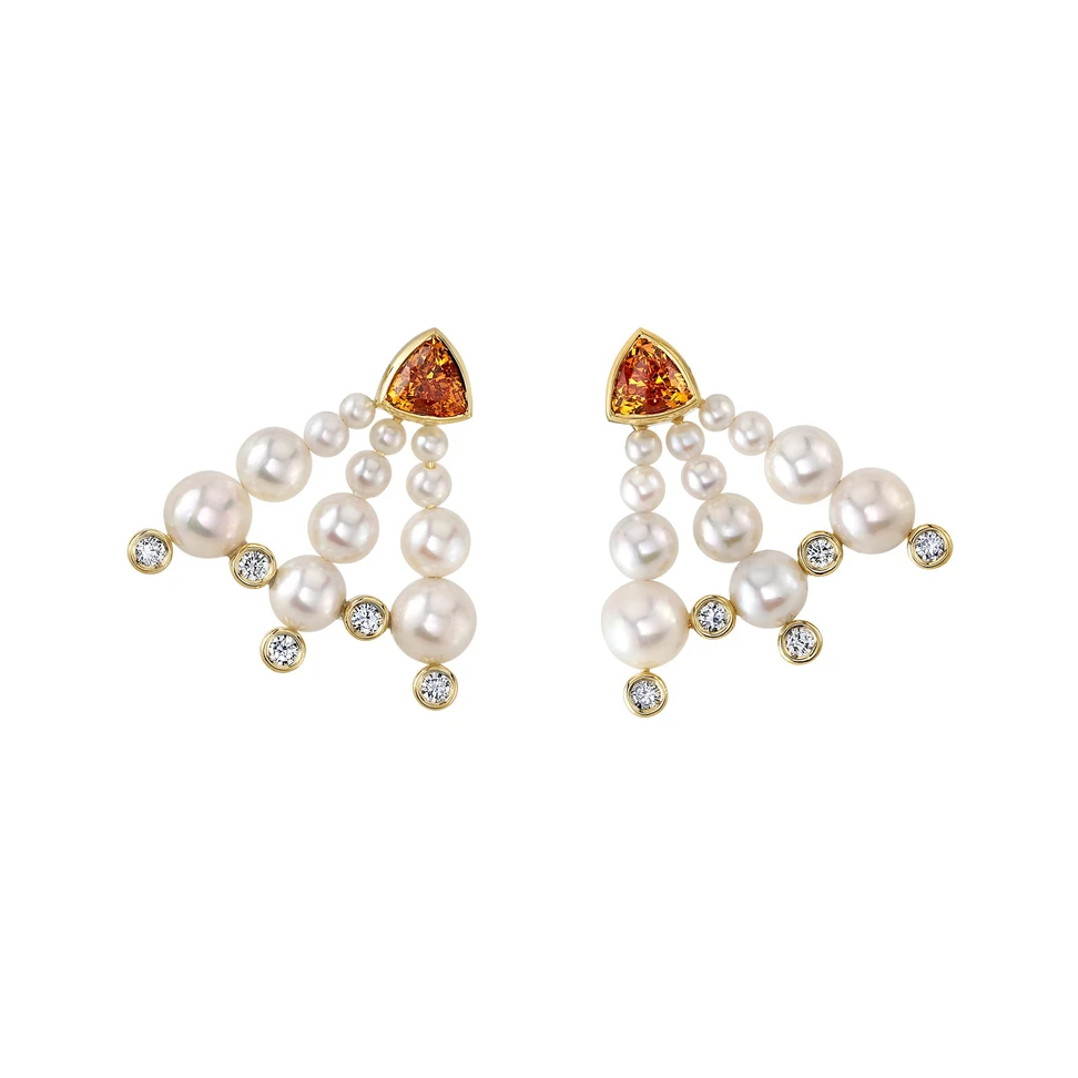 <p>Laura Gallon Joaillerie Iris earrings with 2.27 carats of Nigerian mandarin garnets, Akoya pearls and round brilliant-cut diamonds in 18k yellow gold </p>
