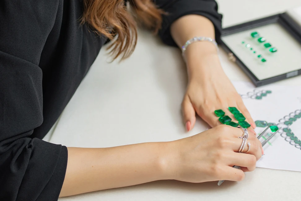 <p>Making of a Hazoorilal Legacy necklace set with pear-shaped diamonds and natural Colombian emeralds, featuring a pear-shaped 88-ct emerald</p>
