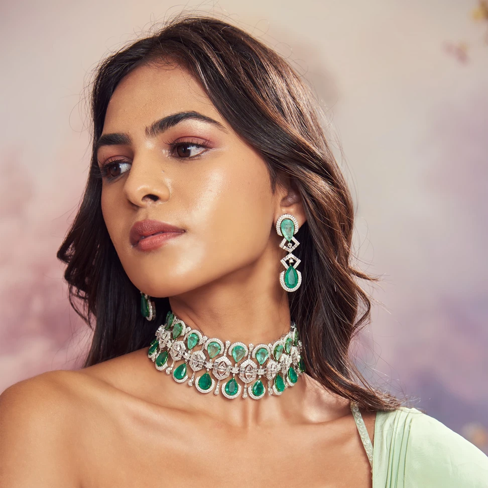 <p>Crafted to perfection, these two-toned emerald and diamond choker and earrings sit flawlessly, showcasing the beauty of meticulous design and timeless grace</p>
