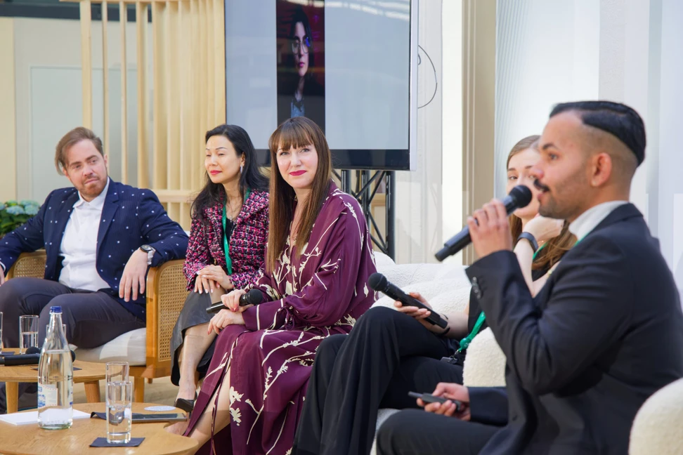 <p>Richard Reis, along with fellow judges Frédéric Mané, Tania Chan, Katerina Perez, and Scarlett Claus, in conversation at GemGenève</p>