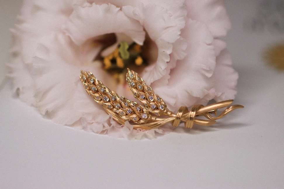 <p>This elegant Chaumet brooch, sculpted in yellow gold and designed to look like two ears of wheat, is a personal favourite piece of Princess Yasmine Murat</p>
