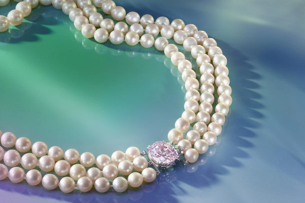<p>Sensational Harry Winston natural and cultured pearl and coloured diamond necklace, Christie&#8217;s</p>
