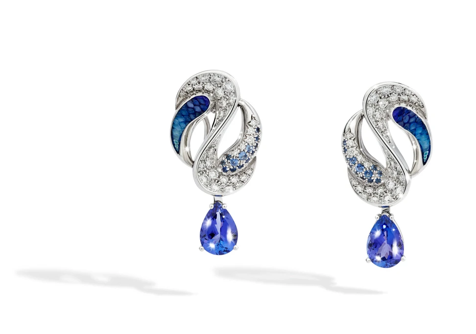 <p>SICIS Icon earrings with pear-shaped tanzanite drops, blue sapphires, diamonds and blue micromosaics in white gold </p>
