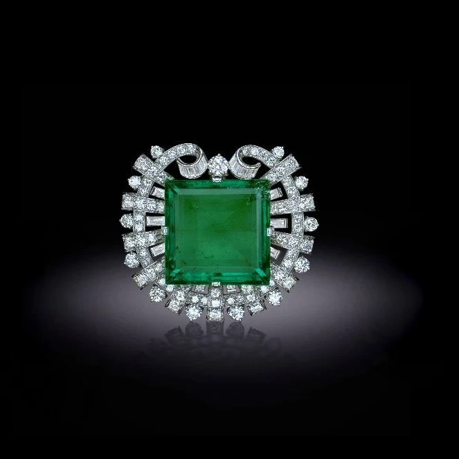 <p>The Hooker Emerald Brooch is an emerald brooch designed by Tiffany &#038; Co.</p>
