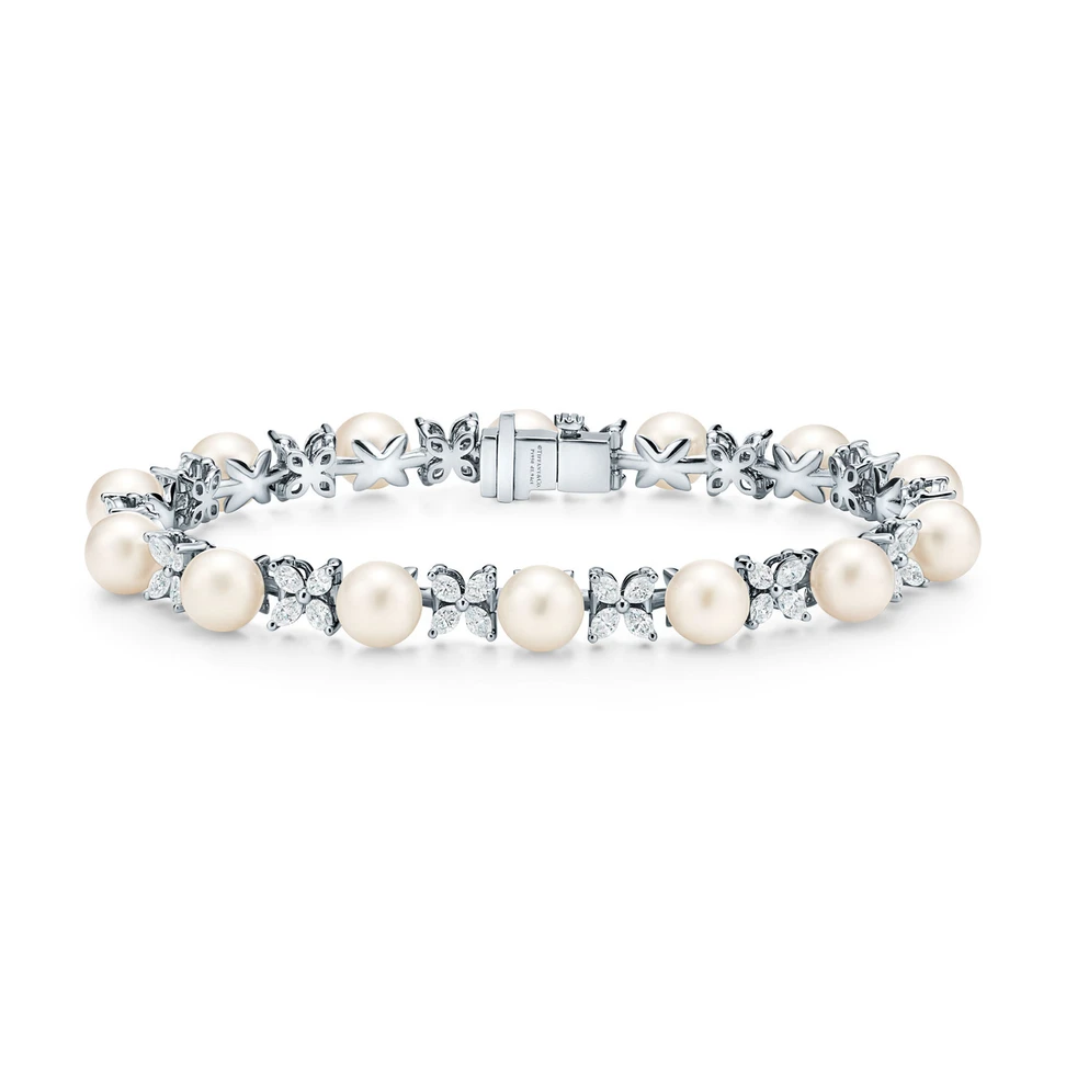 <p>Tiffany Victoria® – Tennis Bracelet in Platinum with Diamonds and Pearls</p>