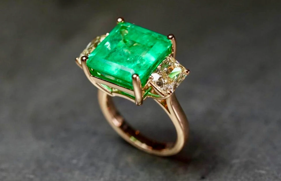 <p>Valentina Fine Jewellery Signature ring with an 8.15-carat Colombian emerald and two carats of light yellow diamonds, set in 18k gold</p>