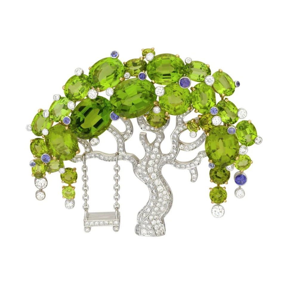 <p>Van Cleef & Arpels Rêverie clip in gold, white gold, mauve sapphires, diamonds and peridots</p>