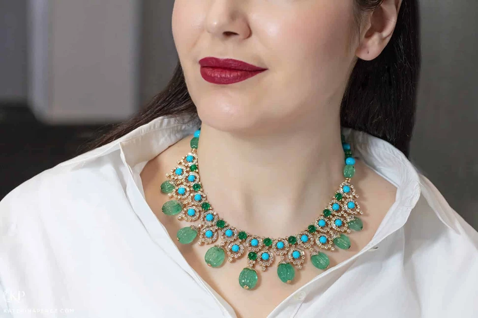 <p>Exquisite Fine Jewellery necklace with emeralds, turquoise and diamonds in yellow gold</p>
