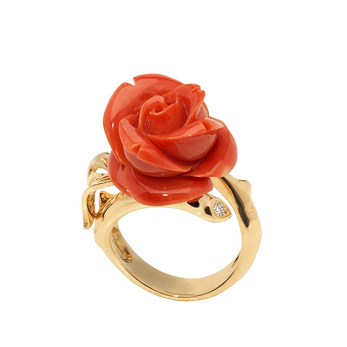 Кольцо  'Pré Catelan' из коллекции 'Rose Dior' collection из желтого золота с кораллом