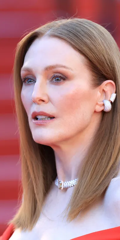 <p>Julianne Moore wears the Messika Python High Jewellery necklace with a 10-carat cognac diamond to the 2026 Cannes Film Festival</p>