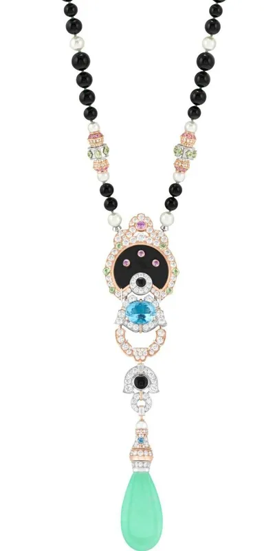 <p>One of the transformable long necklaces from Van Cleef &amp; Arpels’ Simone collection</p>
