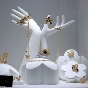 <p>Baselworld 2015 Through Katerina Perez’ Eyes</p>