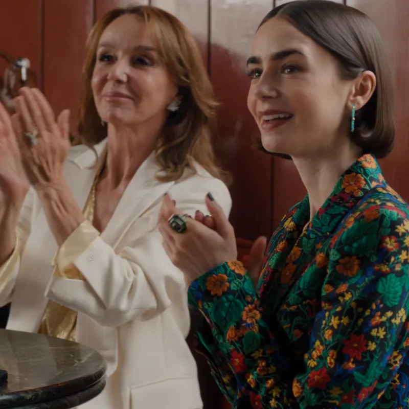 <p>Emily Cooper in season 5 wearing the NeverNot Grab N Go Malachite ring</p>
