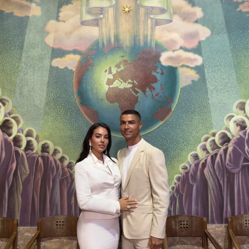 The intimate ceremony was attended only by the couple and their five children, creating a deeply personal family celebration at home.