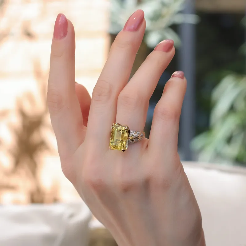 <p>An 18k yellow gold ring with an 8.30 carat heliodore and 96 G/VS1 diamonds with a total weight of 0.41 carats</p>