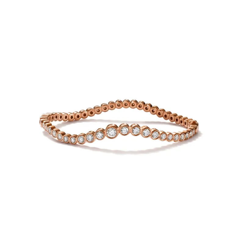 <p class="product_title entry-title elementor-heading-title elementor-size-default">Ondine Signature bangle with 3.37 carats of laboratory-grown diamonds in 18k rose gold</p>