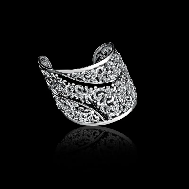 <p>Lace & Diamond cuff in 18k white gold</p>