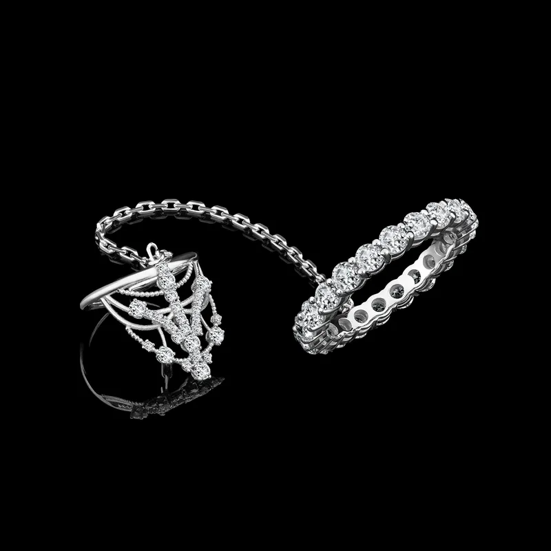 <p>Lace & Diamond fingernail ring in 18k white gold</p>